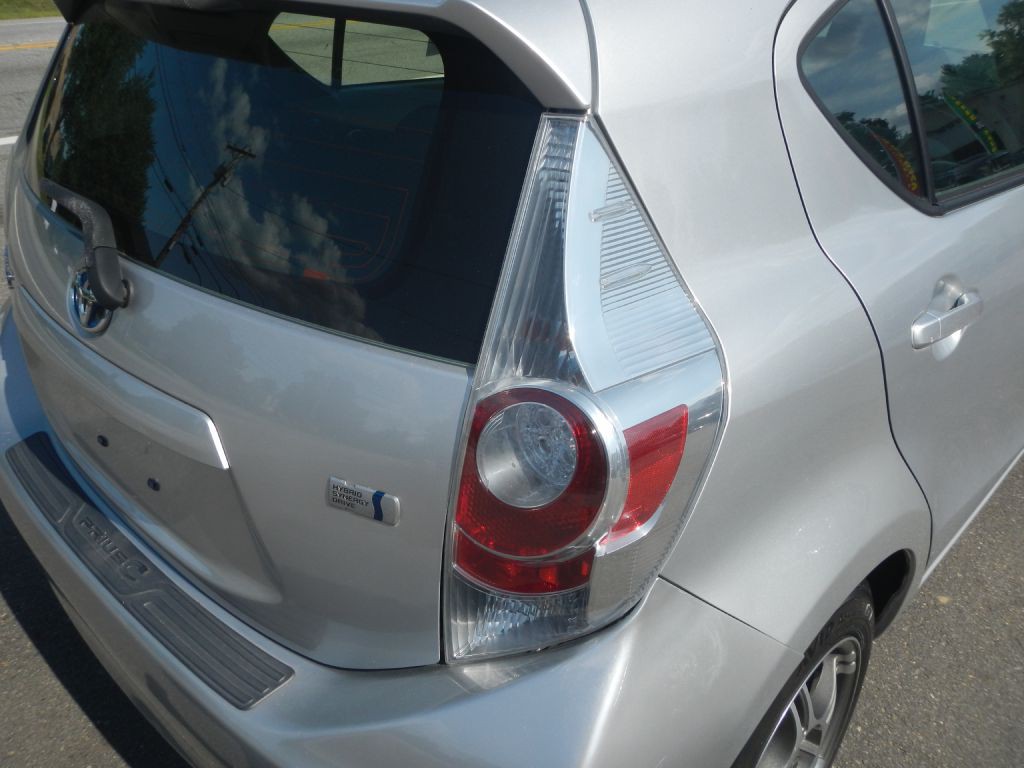2012 Toyota Prius Image 29