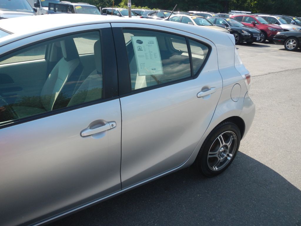 2012 Toyota Prius Image 37