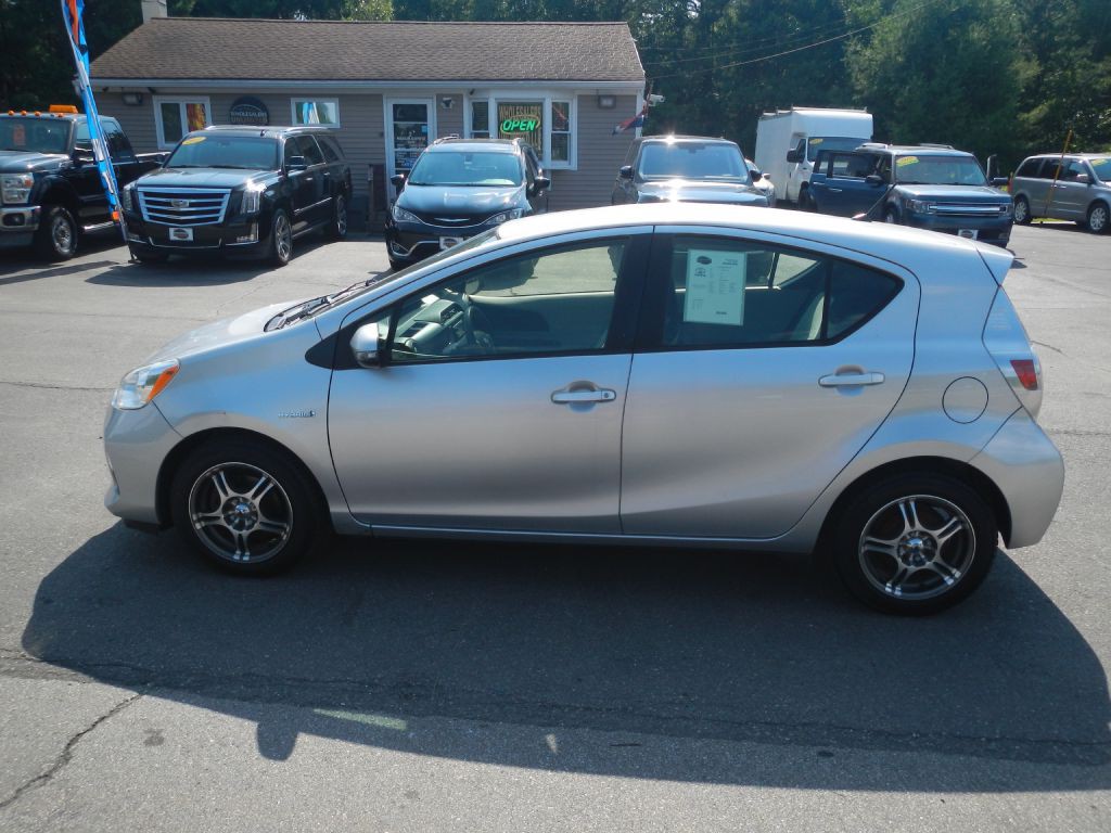 2012 Toyota Prius Image 38