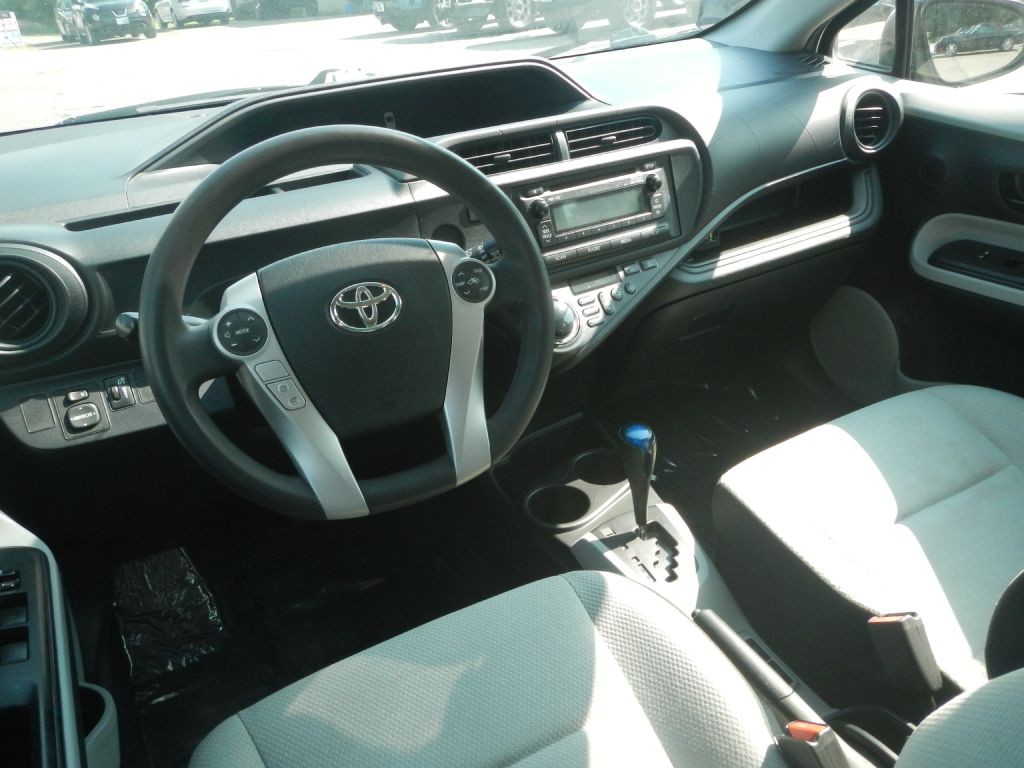 2012 Toyota Prius Image 43
