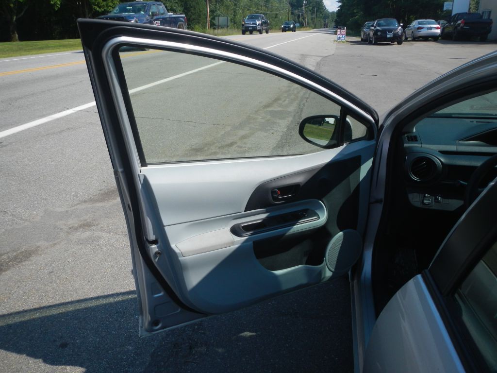 2012 Toyota Prius Image 44