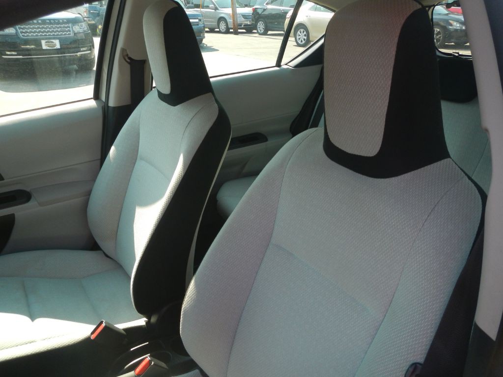 2012 Toyota Prius Image 46