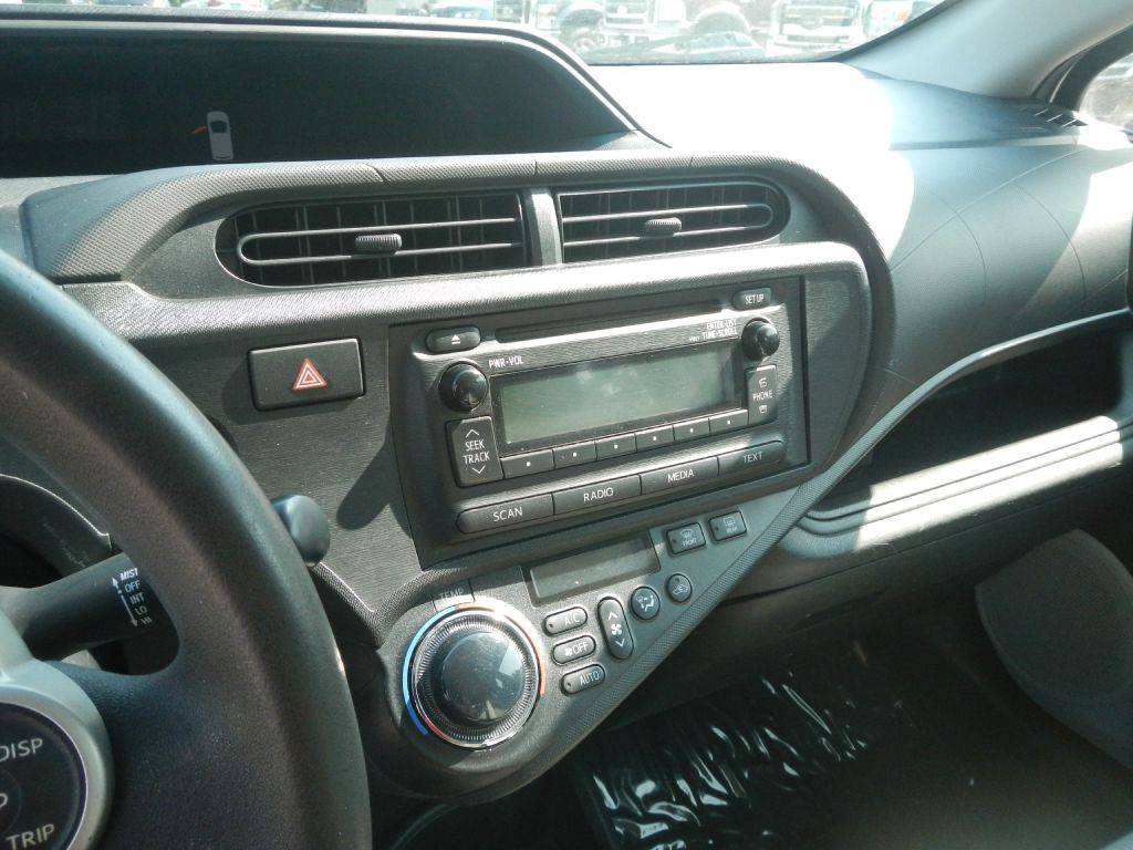 2012 Toyota Prius Image 48