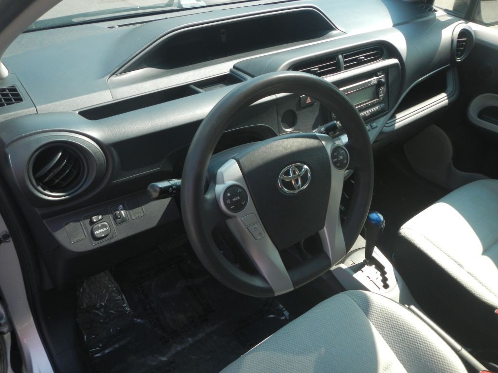 2012 Toyota Prius Image 51