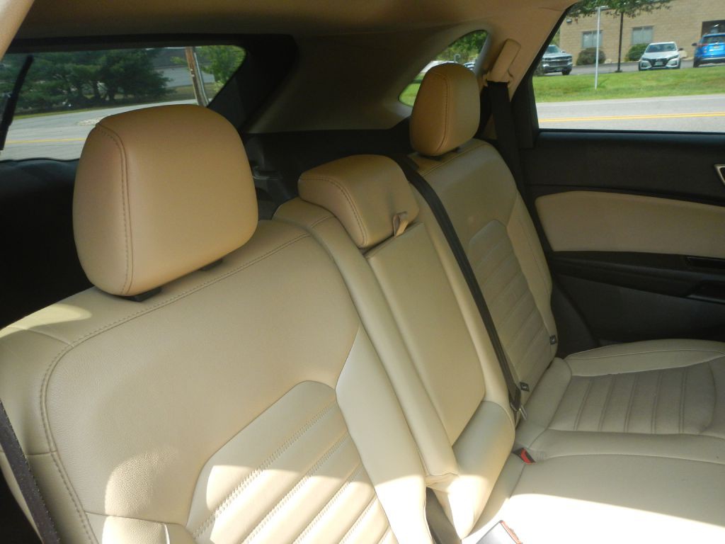 2015 Ford Edge Image 8
