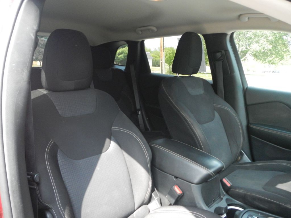 2015 Jeep Cherokee Image 9