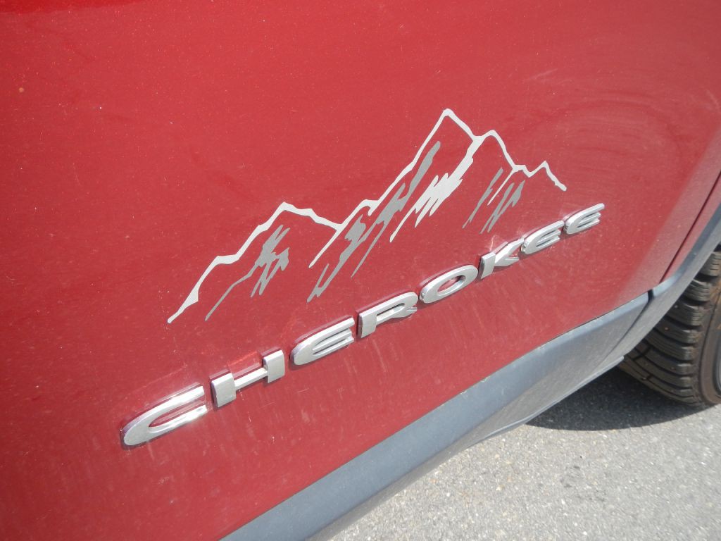 2015 Jeep Cherokee Image 18