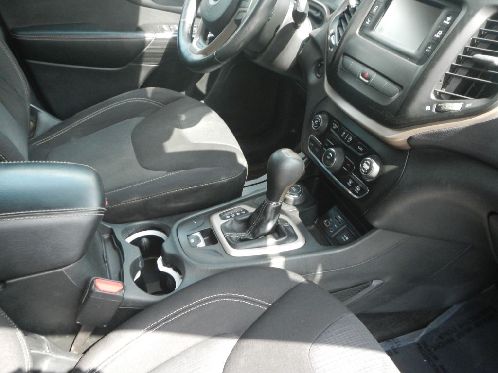 2015 Jeep Cherokee Image 28