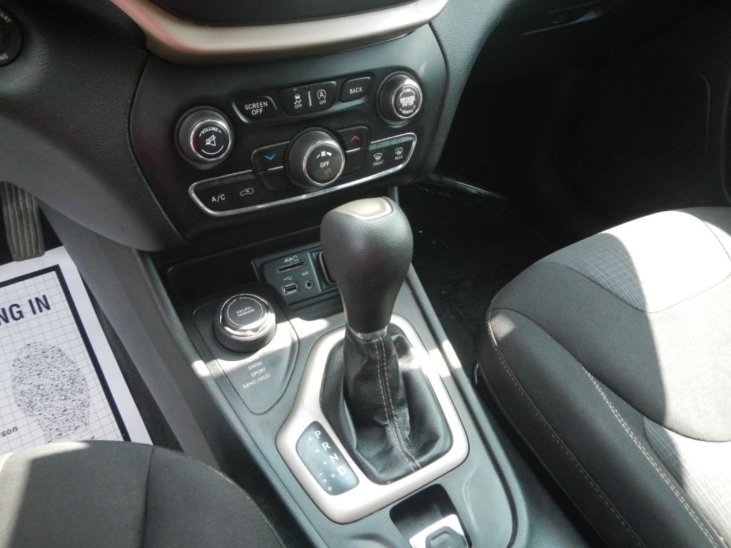 2015 Jeep Cherokee Image 58