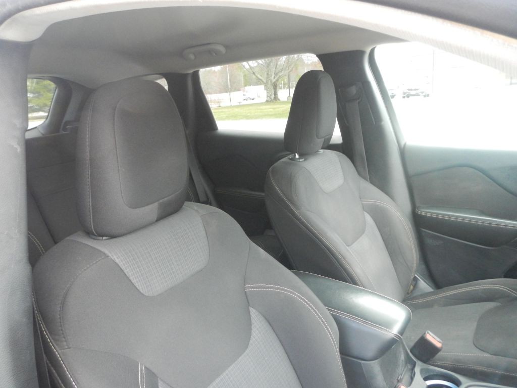 2015 Jeep Cherokee Image 17