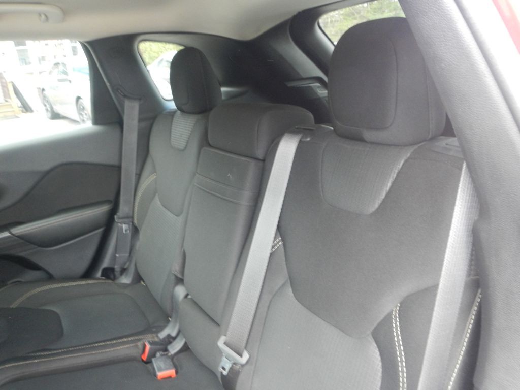 2015 Jeep Cherokee Image 38