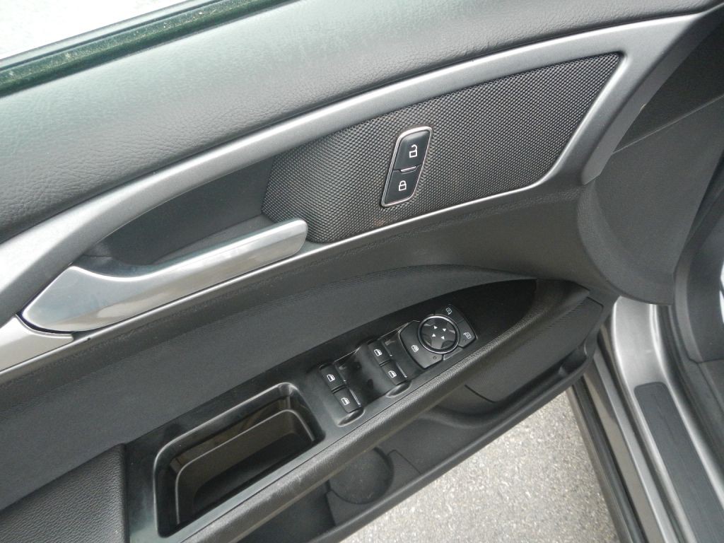 2016 Ford Fusion Image 16