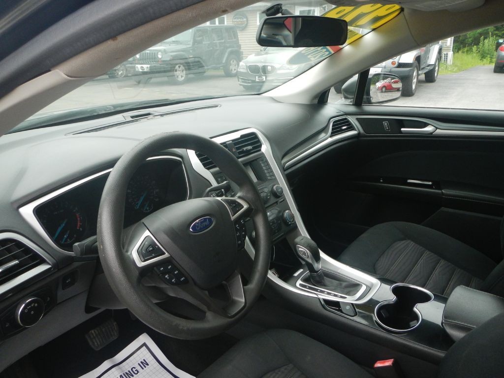 2016 Ford Fusion Image 17