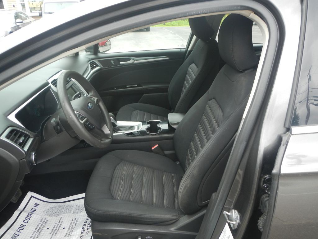 2016 Ford Fusion Image 18