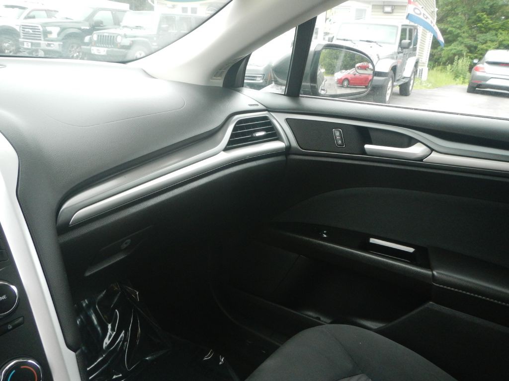 2016 Ford Fusion Image 19