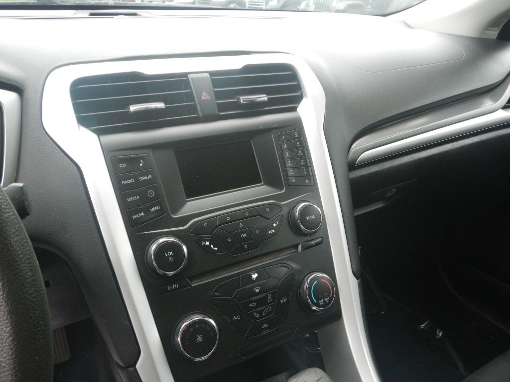 2016 Ford Fusion Image 20