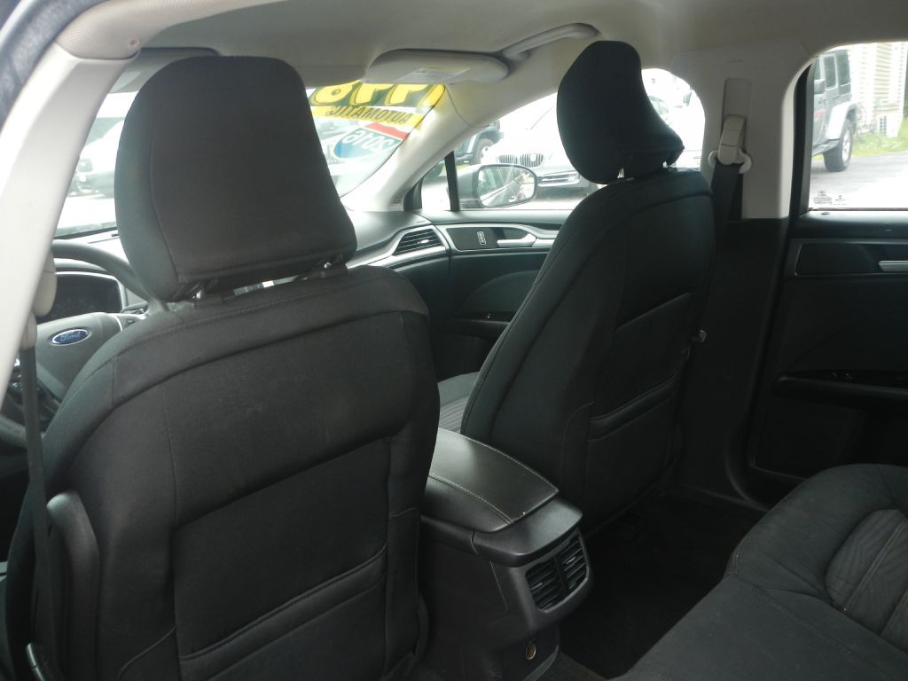 2016 Ford Fusion Image 24