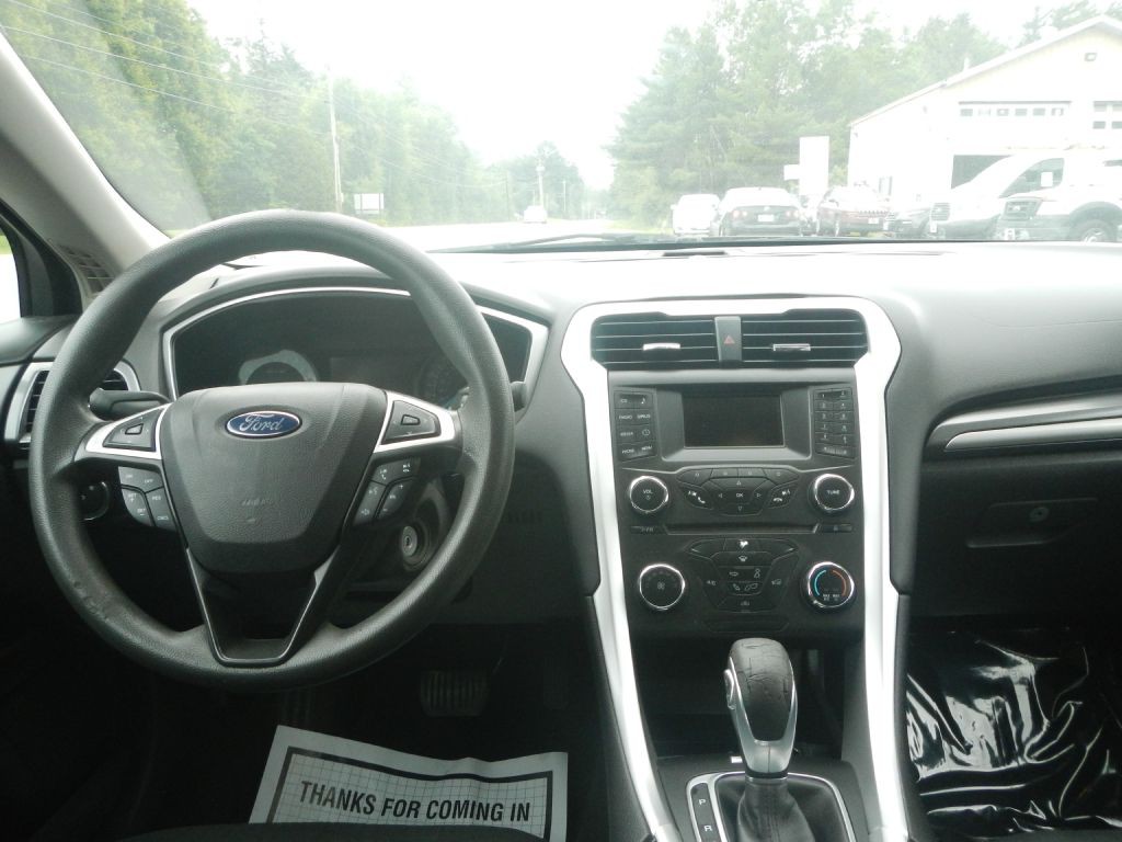 2016 Ford Fusion Image 25
