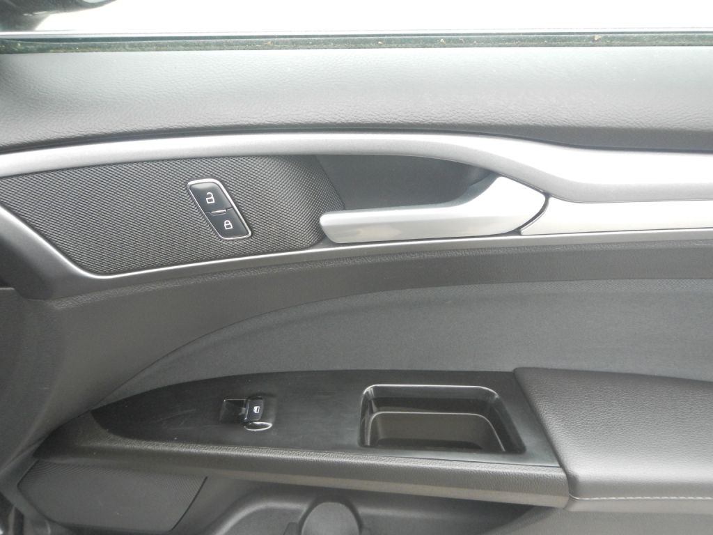 2016 Ford Fusion Image 44