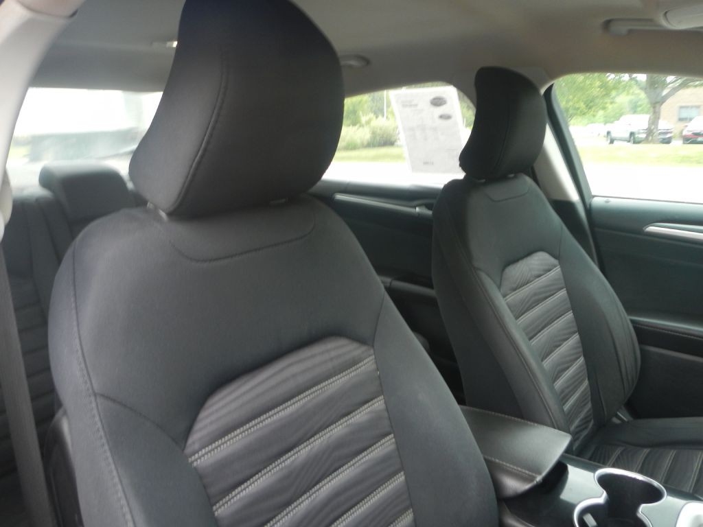 2016 Ford Fusion Image 46