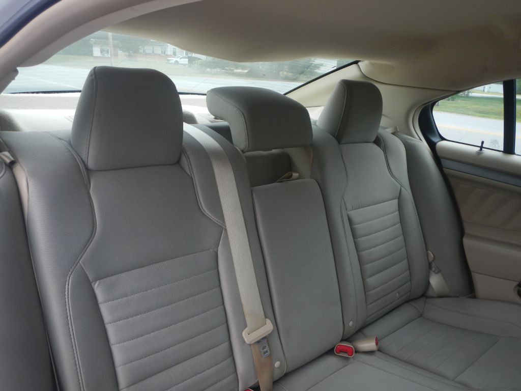 2014 Ford Taurus Image 8