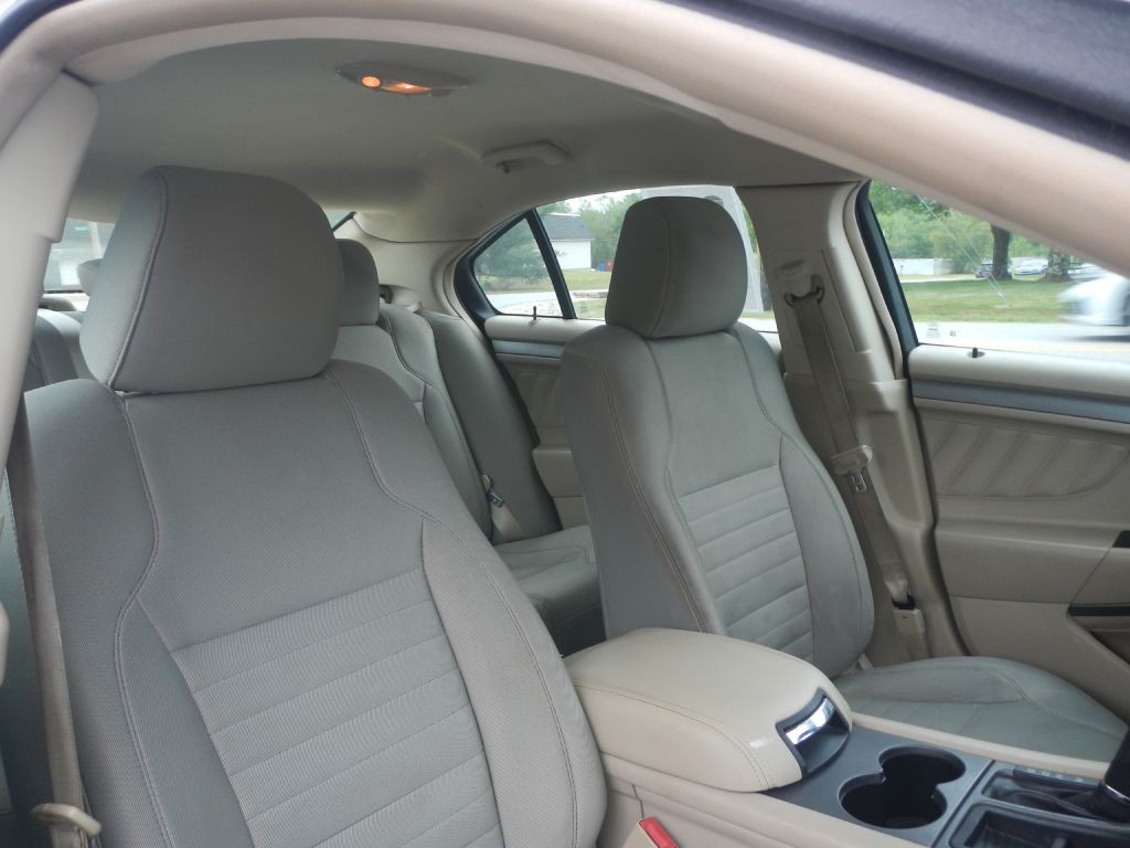 2014 Ford Taurus Image 9