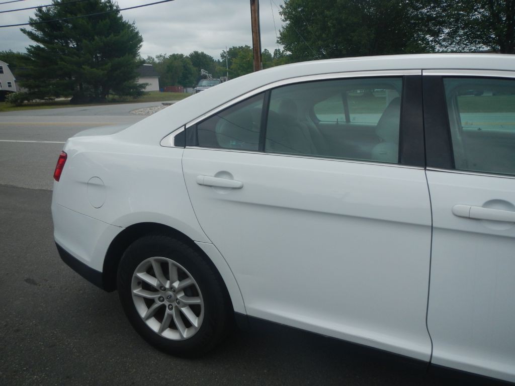 2014 Ford Taurus Image 14