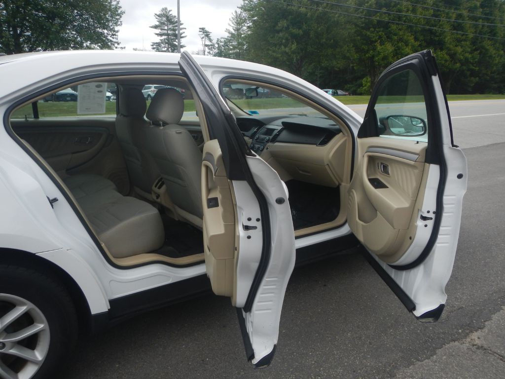 2014 Ford Taurus Image 16