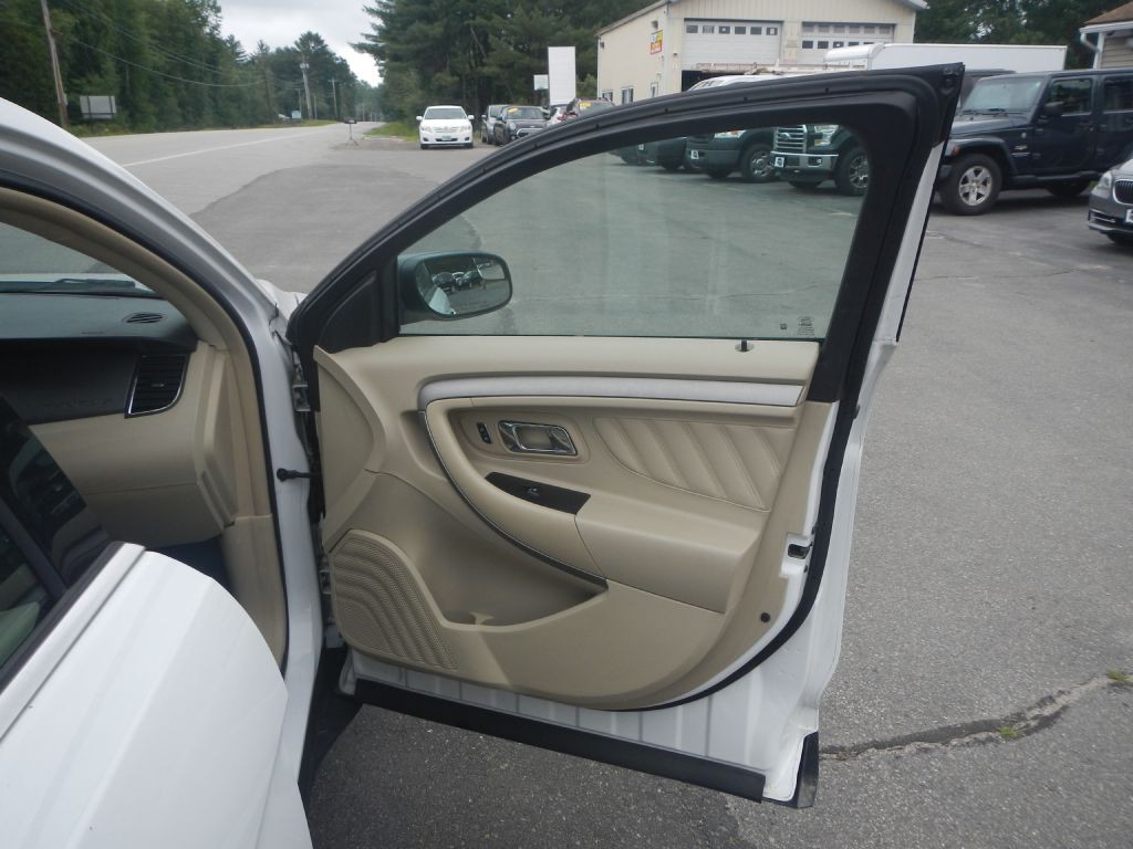 2014 Ford Taurus Image 17