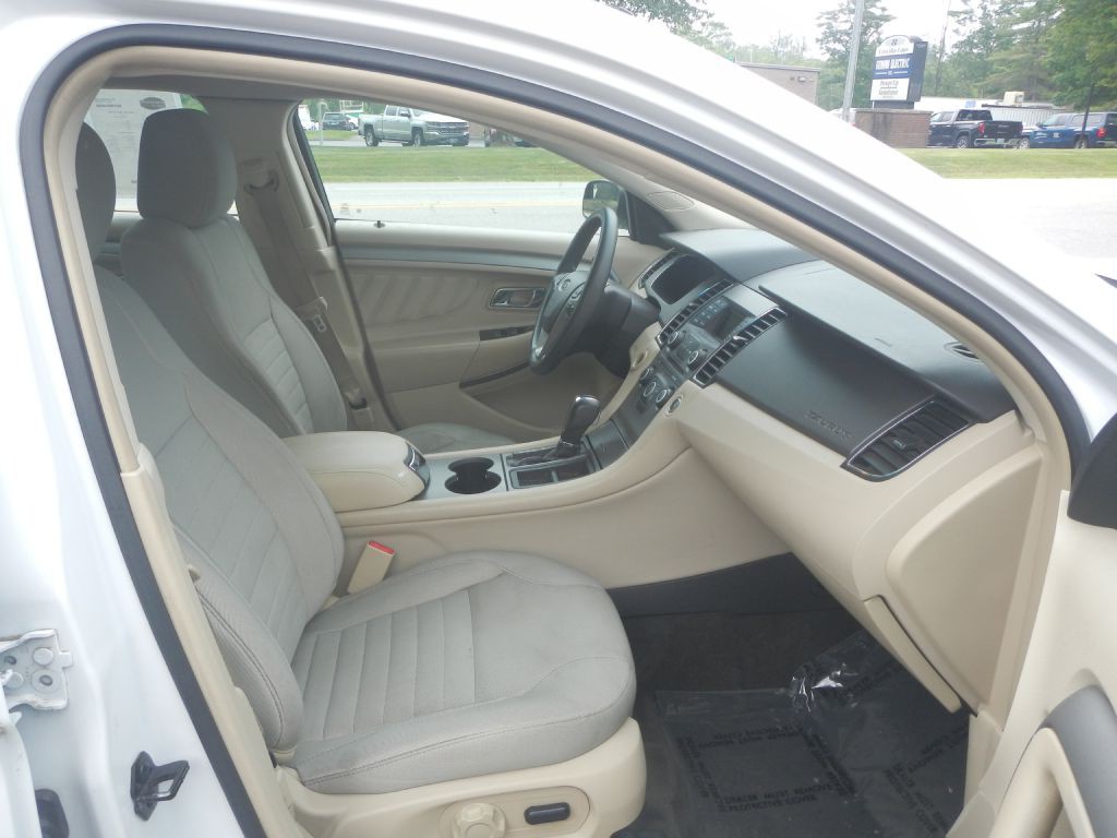 2014 Ford Taurus Image 19