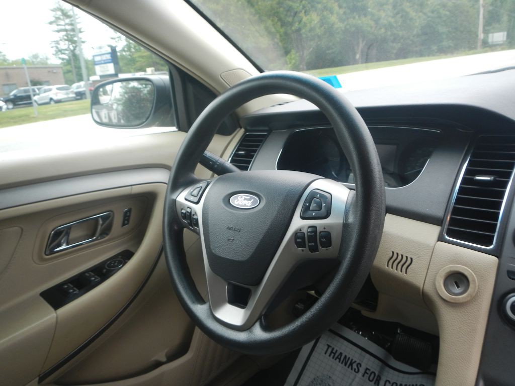 2014 Ford Taurus Image 20
