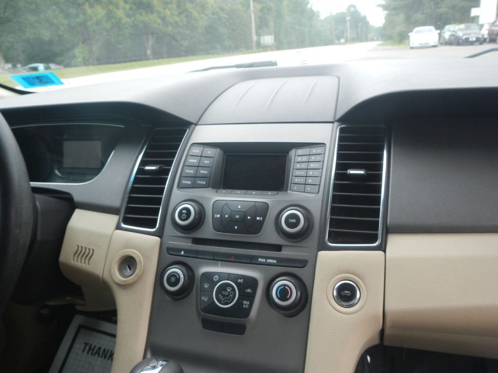 2014 Ford Taurus Image 21