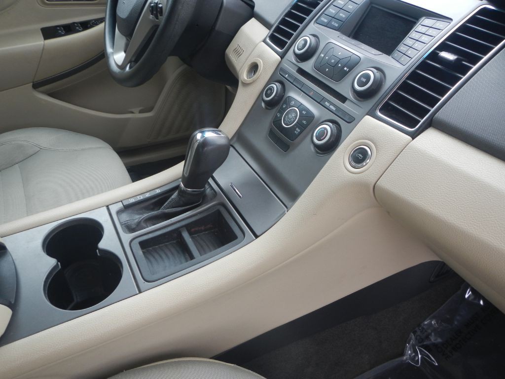 2014 Ford Taurus Image 24