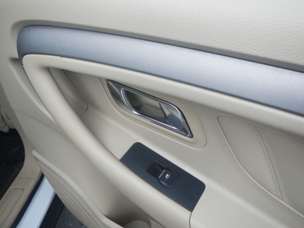 2014 Ford Taurus Image 26