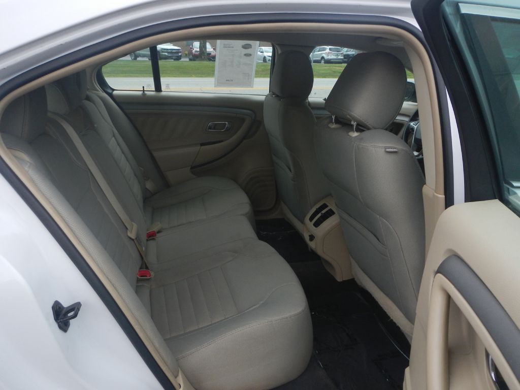 2014 Ford Taurus Image 27