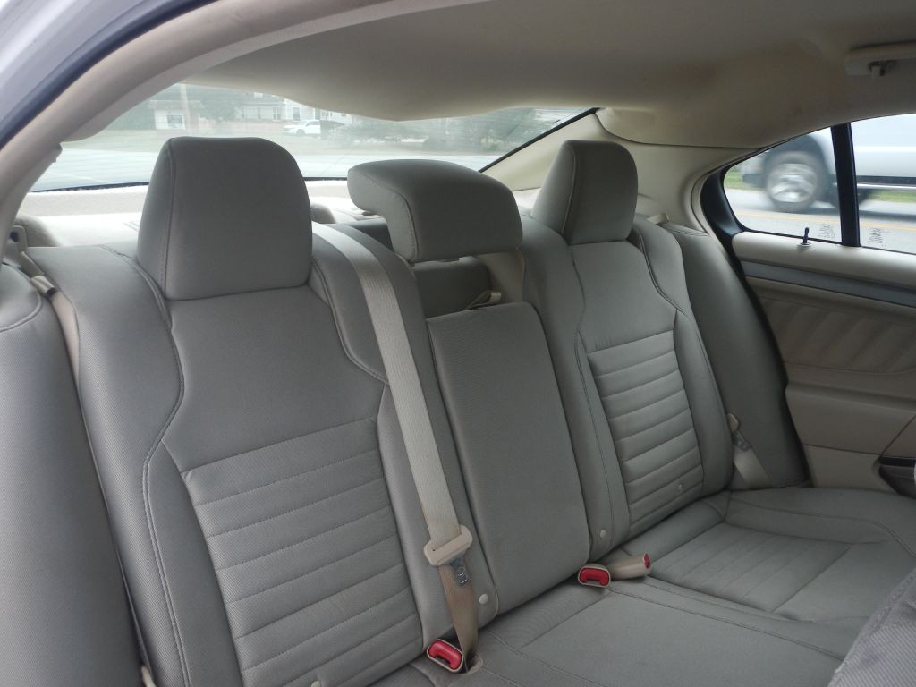 2014 Ford Taurus Image 28