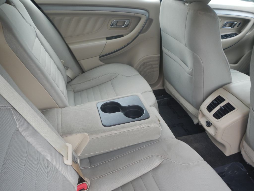 2014 Ford Taurus Image 29