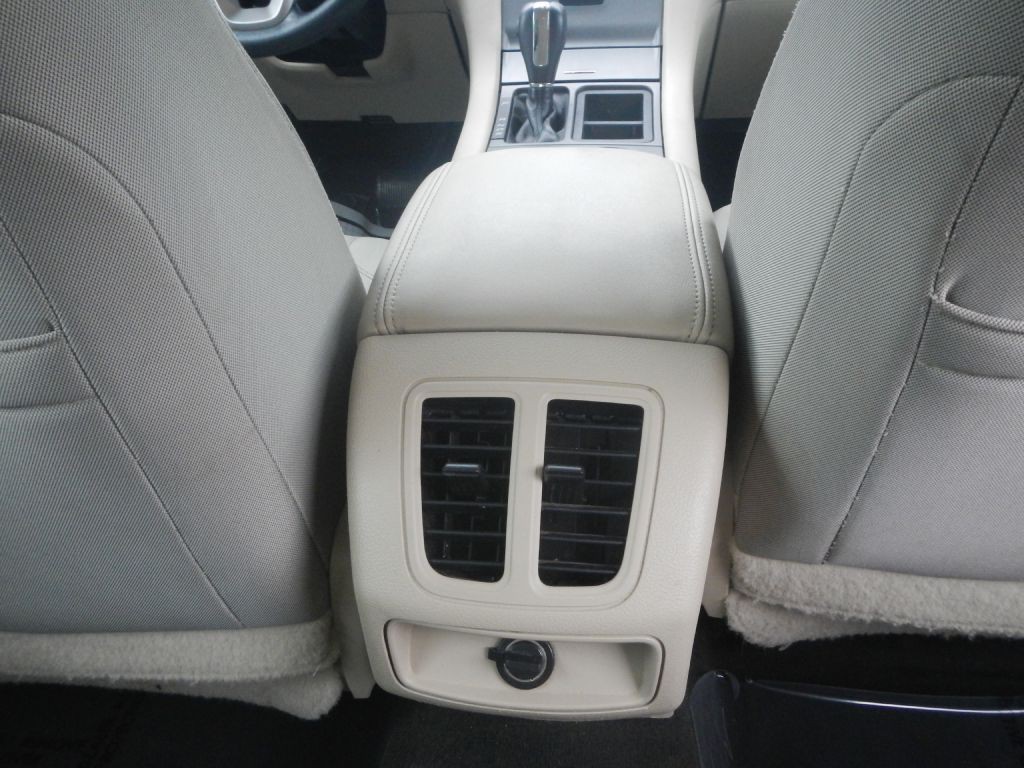 2014 Ford Taurus Image 30