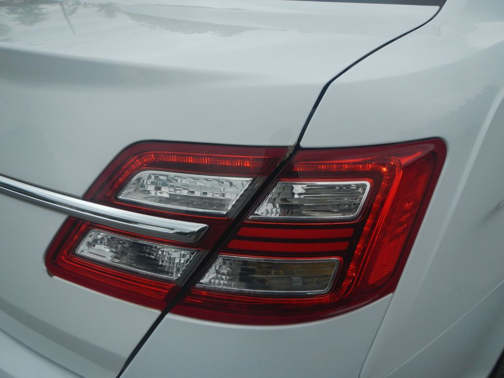 2014 Ford Taurus Image 33
