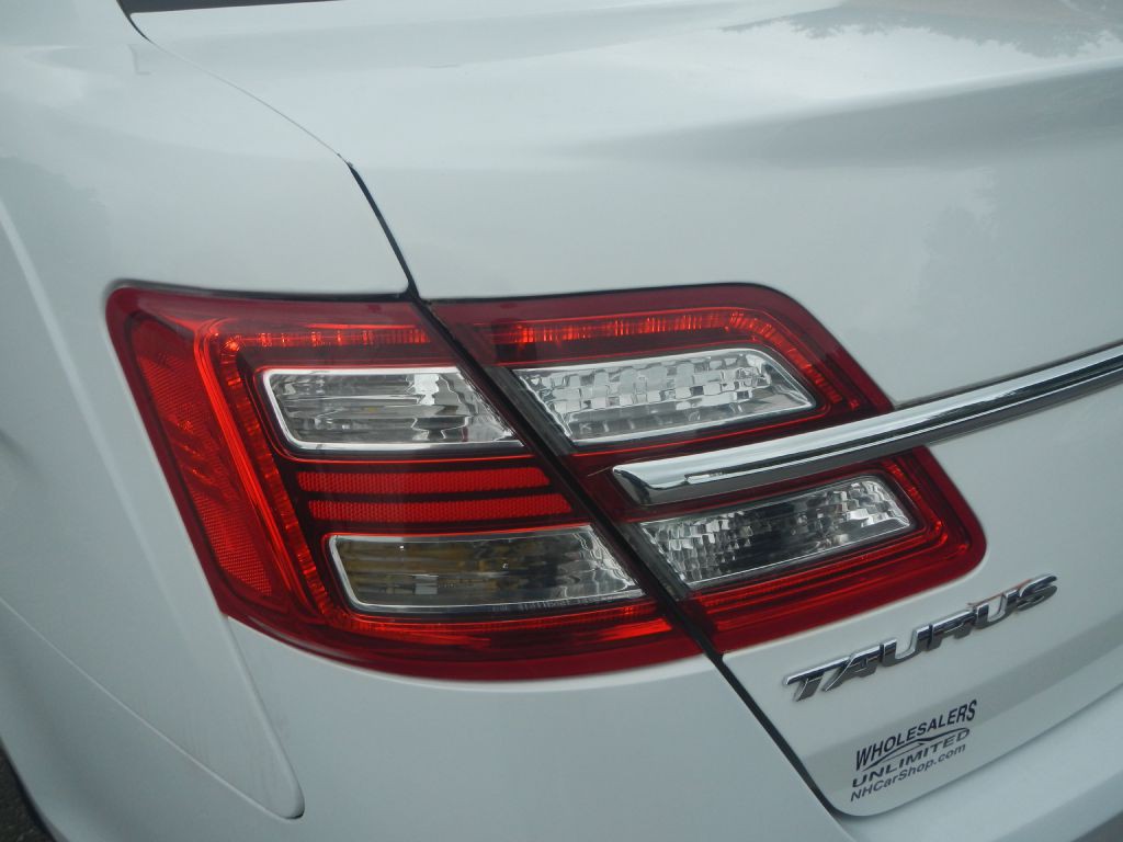 2014 Ford Taurus Image 35