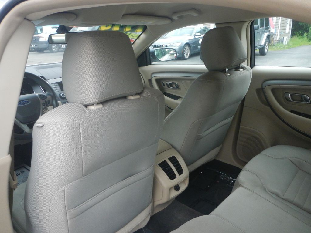 2014 Ford Taurus Image 45