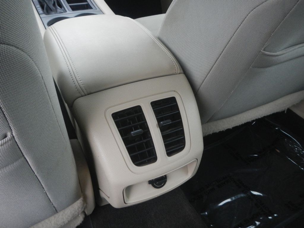 2014 Ford Taurus Image 46