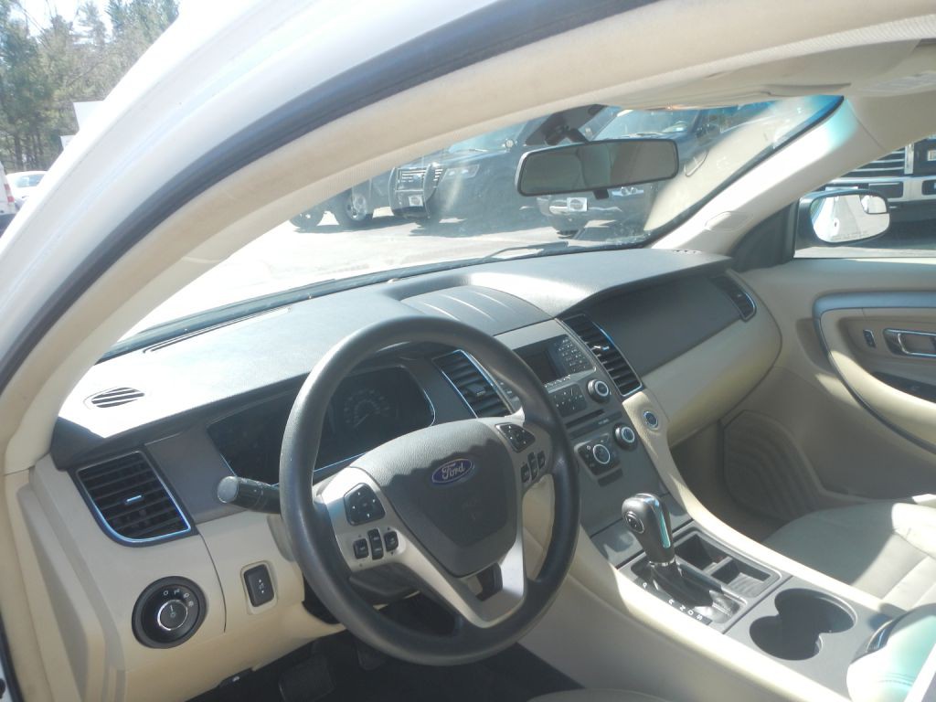 2014 Ford Taurus Image 3