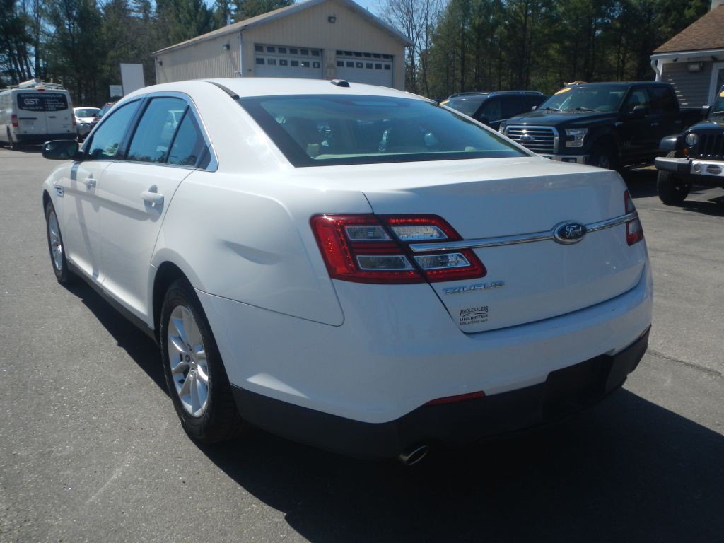 2014 Ford Taurus Image 6
