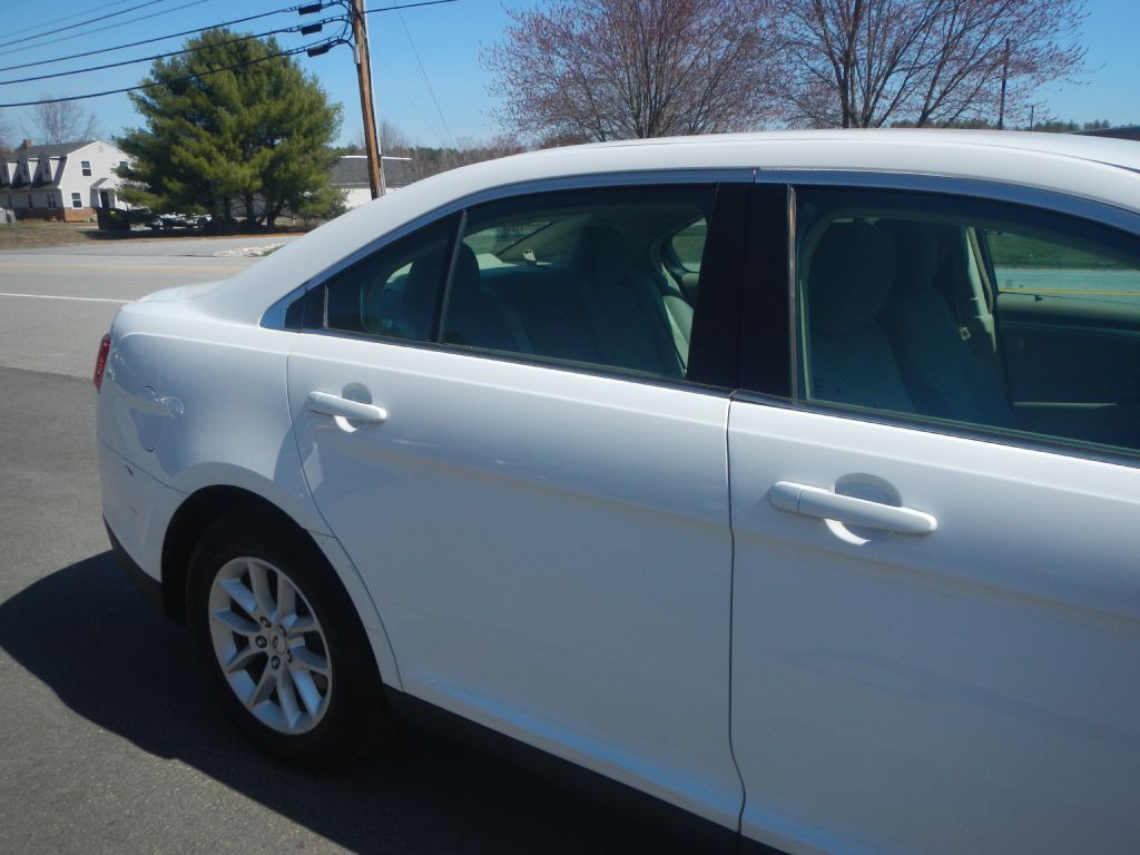 2014 Ford Taurus Image 11