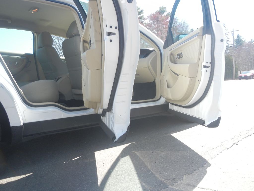 2014 Ford Taurus Image 14