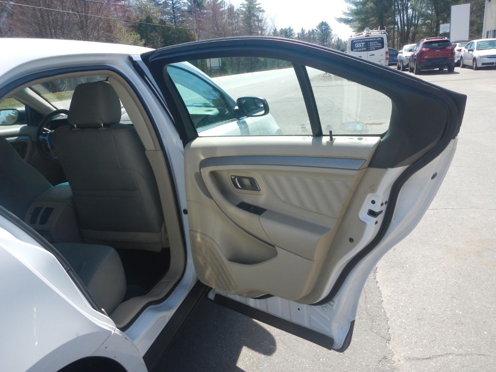 2014 Ford Taurus Image 24