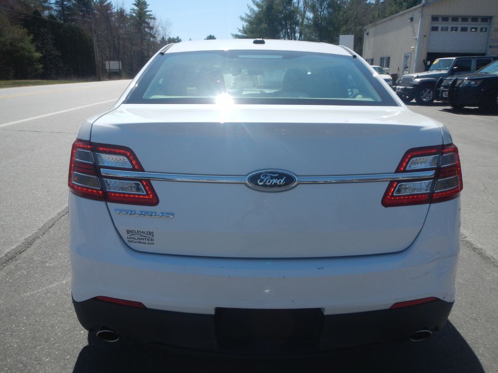 2014 Ford Taurus Image 32