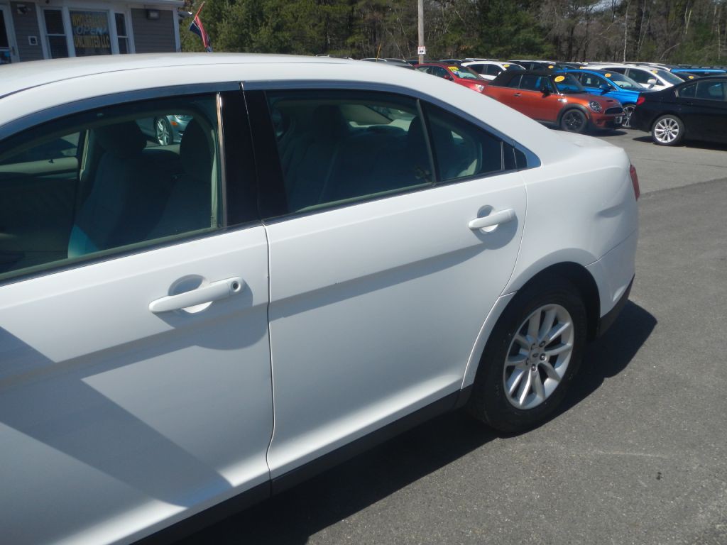 2014 Ford Taurus Image 36