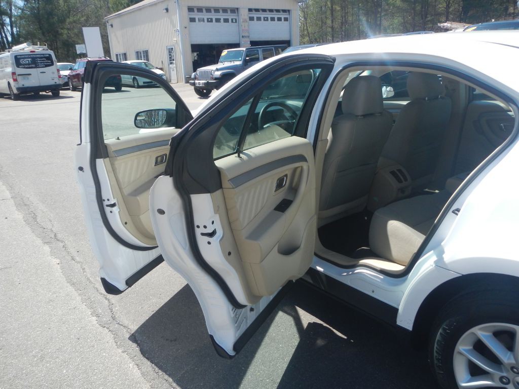 2014 Ford Taurus Image 38